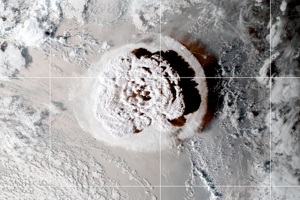 東加海底火山噴發後。（圖／路透）