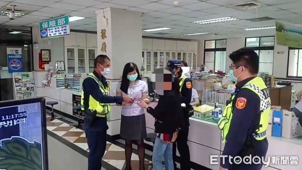 ▲機警行員覺得女子滙鉅款可疑，立即通報轄區員警到場協助了解。（圖／台東縣警察局提供，下同）