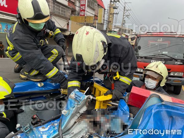 ▲▼台中市石岡區豐勢路車禍翻車（圖／記者哈勇嘎奧攝）。