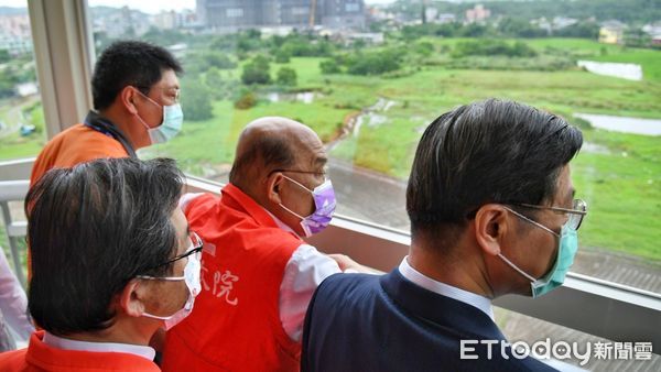 ▲蘇貞昌視察台大醫院金山分院 承諾中央補助籌建第二醫療大樓。（圖／記者郭世賢翻攝）