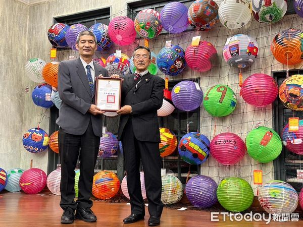 ▲日本群馬縣前橋市赤城山夏季祭典執行委員會委員長青木泰孝，率7名日方人員首次來台南拜訪台南市消防局第七大隊。（圖／記者林悅翻攝，下同）