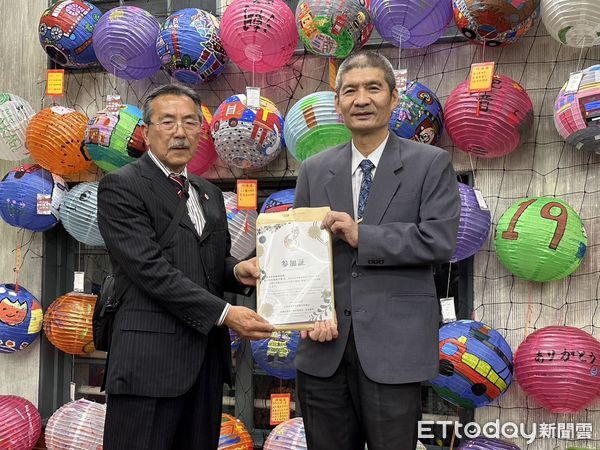 ▲日本群馬縣前橋市赤城山夏季祭典執行委員會委員長青木泰孝，率7名日方人員首次來台南拜訪台南市消防局第七大隊。（圖／記者林悅翻攝，下同）