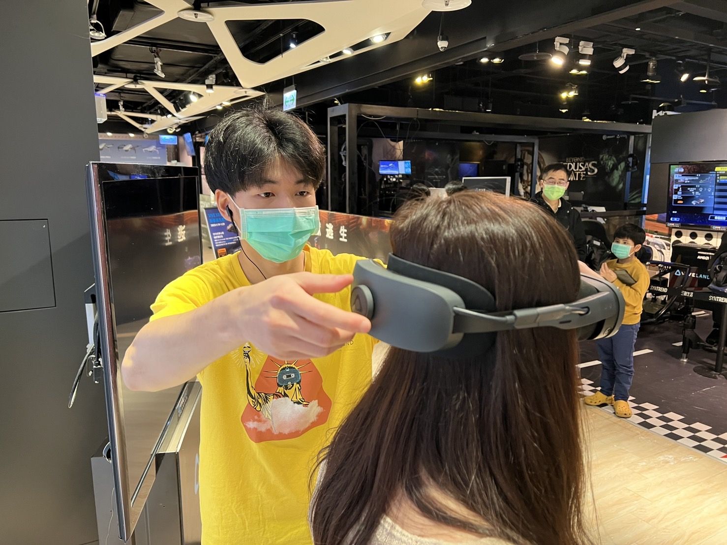 ▲▼HTC VIVE XR Elite體驗。（圖／記者高兆麟攝）