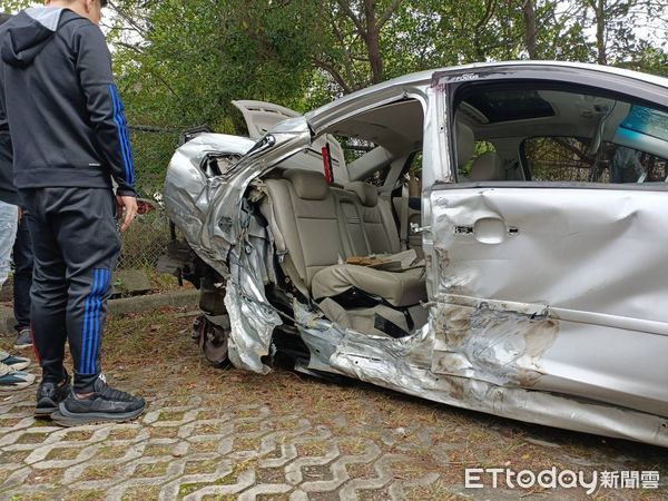 ▲▼苗栗6車連環撞，車上有孕婦。（圖／記者蔡文淵攝）