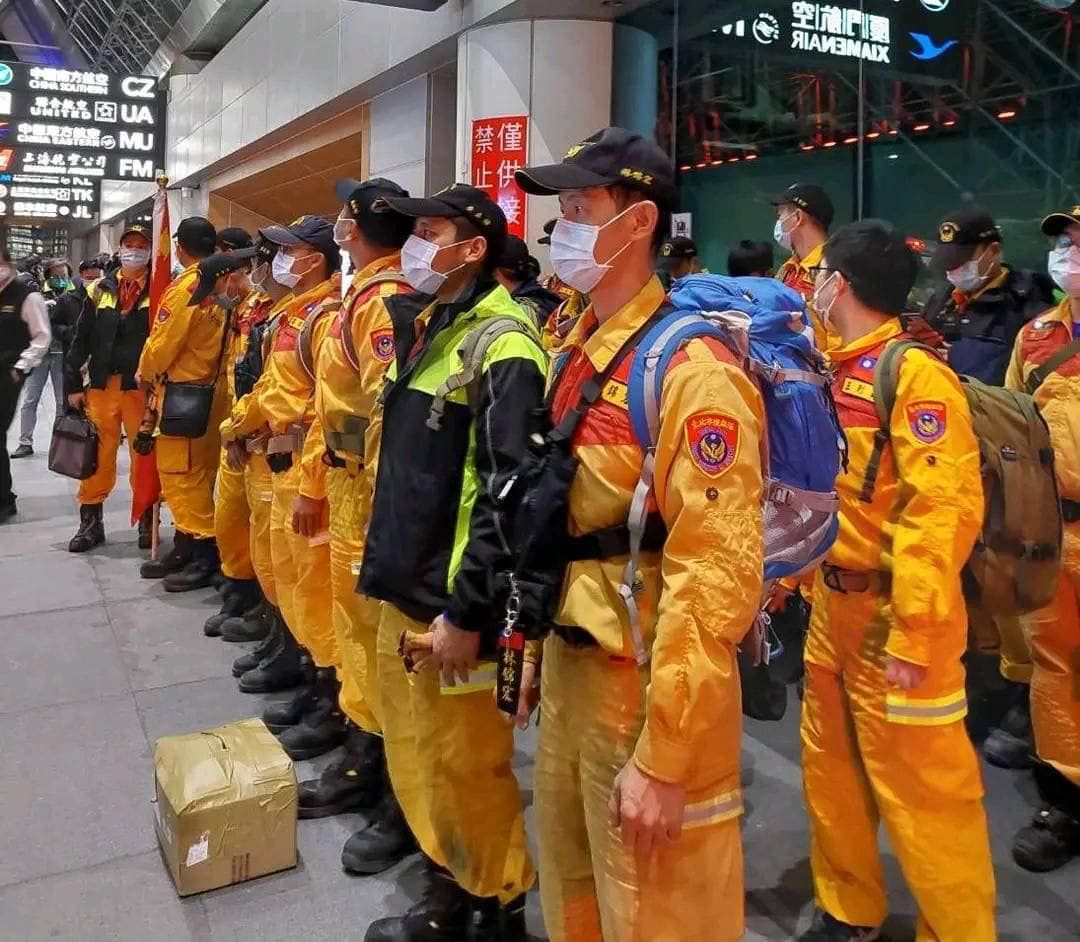 ▲▼快訊／台灣搜救隊搭機出發！40人、3搜救犬赴土耳其救災。（圖／行政院）