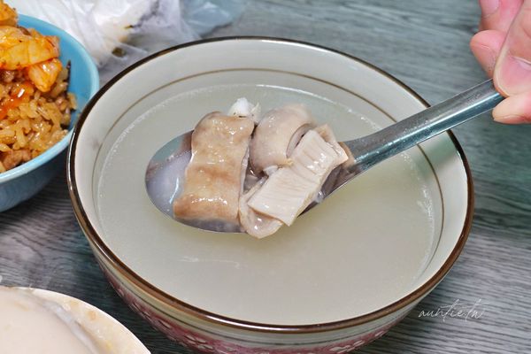 ▲▼特搜北醫周邊美食！油飯尬甜辣醬超夠味。（圖／水晶安蹄不務正業過生活提供）