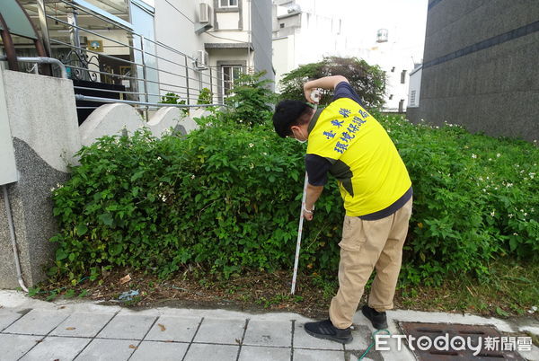 ▲都市計畫區內土地雜草長度超過60公分，限期修剪改善，未改善者，依廢棄物清理法第50條規定可罰款1,200元至6,000元，並追查至完成改善。（圖／記者楊漢聲翻攝）