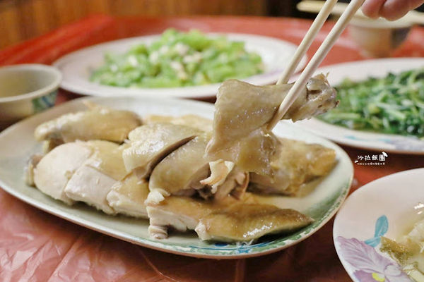 戶外山林下用餐好愜意！竹子湖庭園餐廳有地瓜湯、米粉湯無限供應