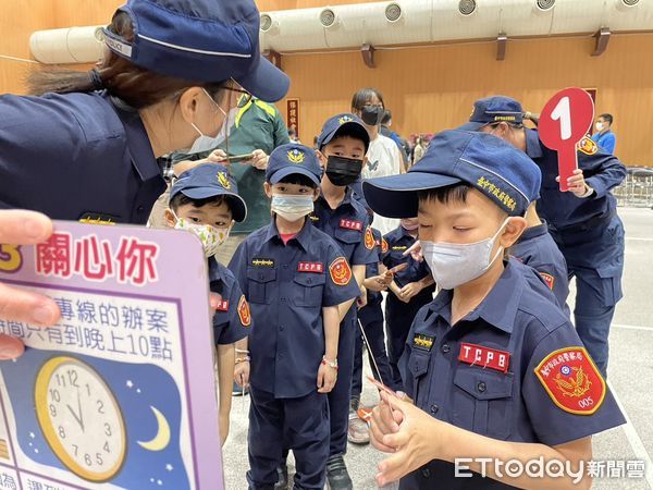 ▲▼婦幼警察隊,台中,體驗營,許正懋。（圖／記者許權毅翻攝）