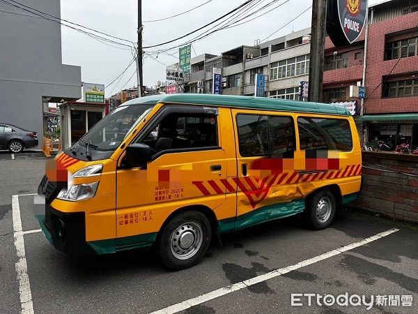 ▲▼校車被撞凹，通緝犯狼狽落網。（圖／記者楊熾興翻攝）