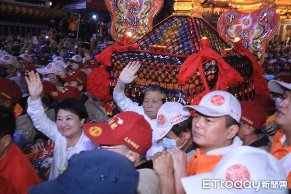 ▲大甲媽起駕。（圖／記者白珈陽攝）