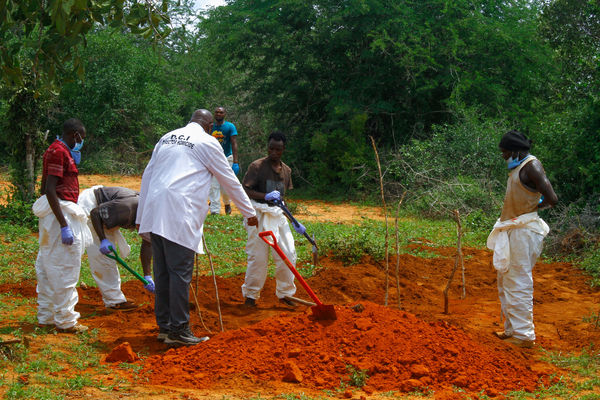 ▲▼肯亞邪教害命「沙卡赫拉森林大屠殺」（Shakahola forest massacre），信徒被誆騙「餓死就能見耶穌」，在集體墓穴裡絕食身亡。「佳音國際教會」（Good News International Church）50歲教主瑪肯西（Paul Mackenzie）。（圖／路透）