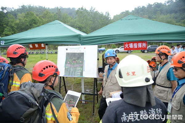 ▲農委會林務局和南投縣政府動員進行森林火災陸空聯合演習。（圖／南投林區管理處提供）