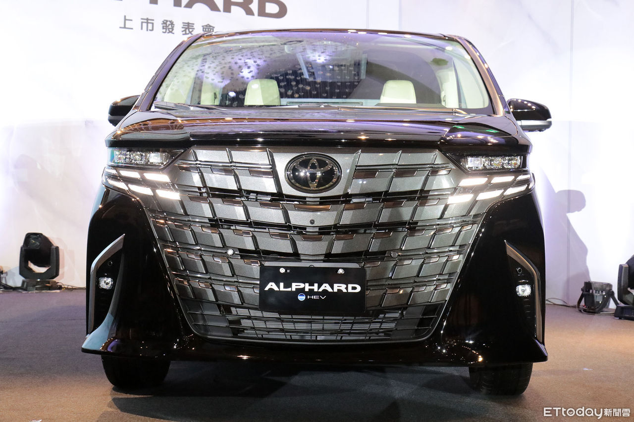 ▲315萬！TOYOTA「大改款阿法Alphard」台灣開賣　主打單一油電動力。（圖／記者張慶輝攝）