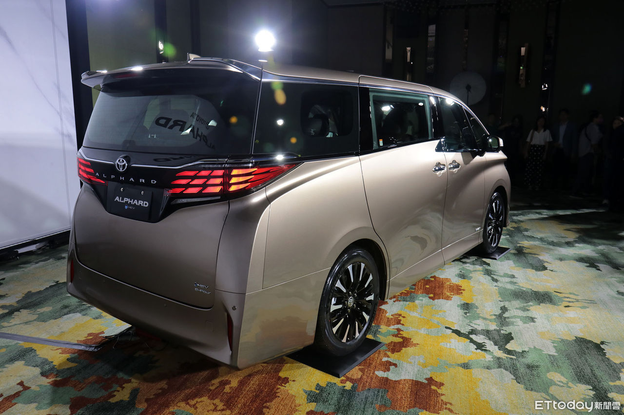 ▲315萬！TOYOTA「大改款阿法Alphard」台灣開賣　主打單一油電動力。（圖／記者張慶輝攝）