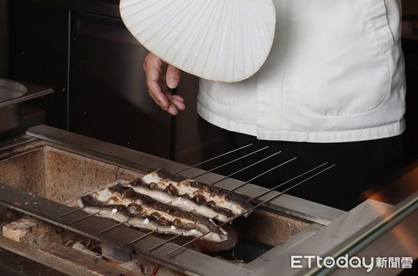 ▲日本盛夏時，有食鰻魚強身健體、祛除疲勞的傳統，因此WA-RA日式餐廳及酒吧主廚在本季期間限定菜單中主軸定調為蒲燒鰻、鰻魚飯和鰻魚玉子燒。（圖／高雄洲際酒店提供）