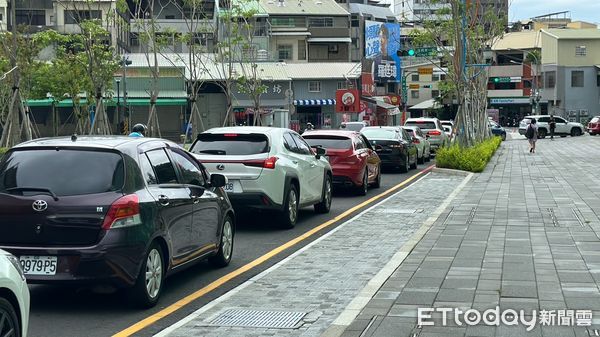 ▲▼颱風假,台中,LaLaport。（圖／記者許權毅攝）