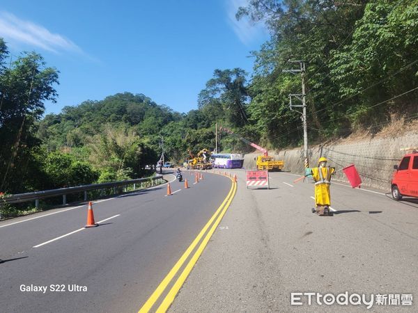 ▲▼遊覽車自撞電纜造成大停電　當地居民驚爆「恐怖都市傳說」。（圖／記者陳凱力翻攝）