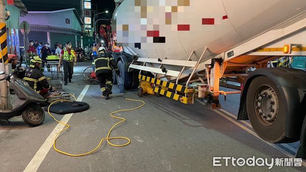 ▲鹽埔鄉光復路與豐年路口聯結車與腳踏車發生車禍             。（圖／記者陳崑福翻攝）