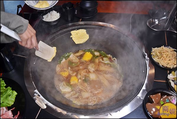 ▲▼台中超特別陰間主題餐廳醉地府鐵鍋燉，東北特色鐵鍋燉加上百款啤酒牆好吃又好拍。（圖／商妮提供）