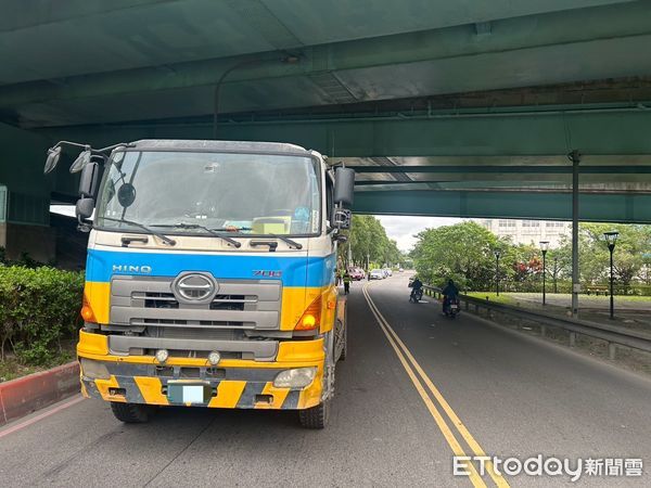 ▲吳男騎車返家時，途中與預拌車發生擦撞慘死輪下。（圖／記者陸運陞翻攝）