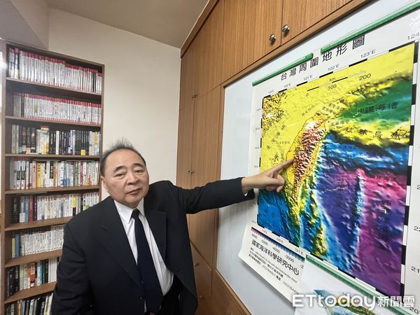 ▲▼前中央氣象局地震中心主任郭鎧紋指出，日本學界普遍認為能登半島7.6強震為溫泉型地震，台灣也曾發生過溫泉型地震，1867年的基隆外海強震可能就是溫泉型地震。（圖／記者許敏溶攝）