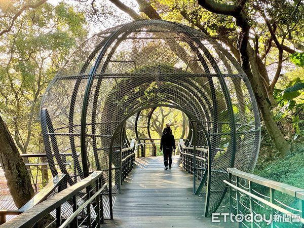 ▲虎頭山公園全齡友善步道,奧爾森林學堂,桃園虎頭山,夕陽。（圖／記者彭懷玉攝）