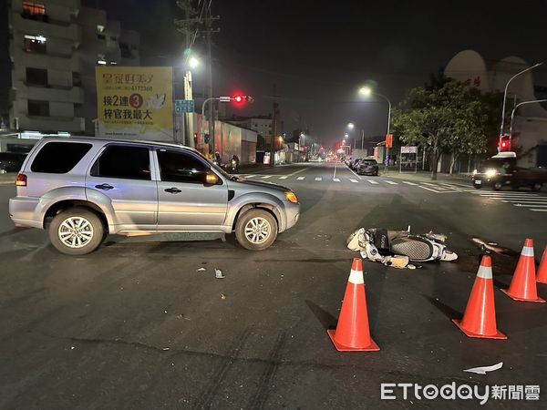 ▲▼高雄小貨車疑闖紅燈！24歲女騎士遭撞飛頭部受創，搶救4天宣告不治。（圖／記者吳世龍翻攝）