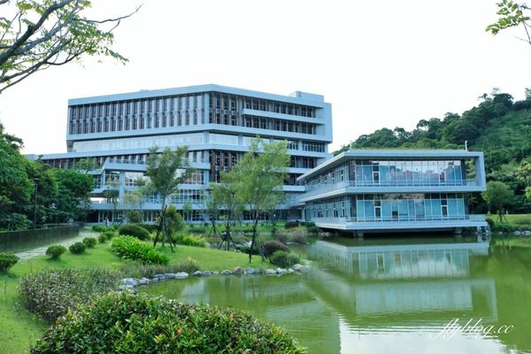 ▲▼國立政治大學達賢圖書館有全台最美大學圖書館之一的美譽。（圖／部落客飛天璇的口袋授權提供，勿擅自翻攝）