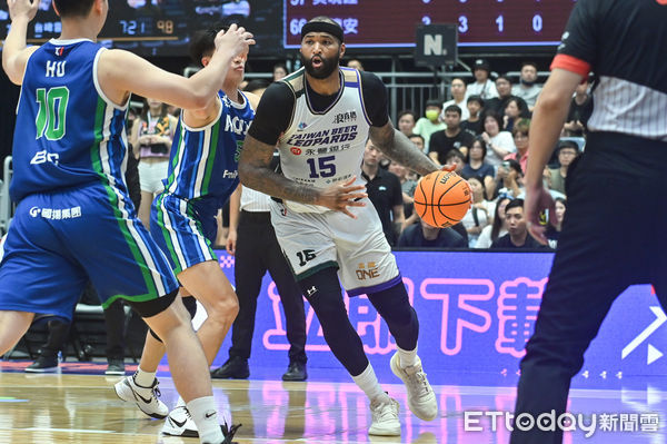 ▲▼T1職籃台啤雲豹「表弟」卡森斯 DeMarcus Cousins。（圖／記者李毓康攝）