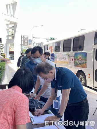 ▲▼「驊宏資通」號召集團員工捲起袖子捐血作公益。（圖／驊宏資通提供）