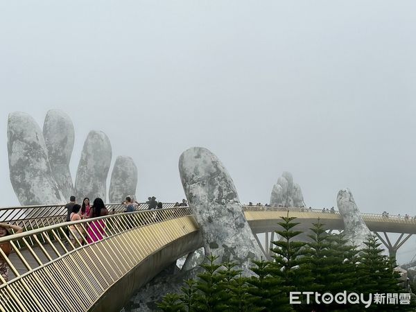 ▲▼越南峴港巴拿山 黃金佛手橋。（圖／記者周姈姈攝）