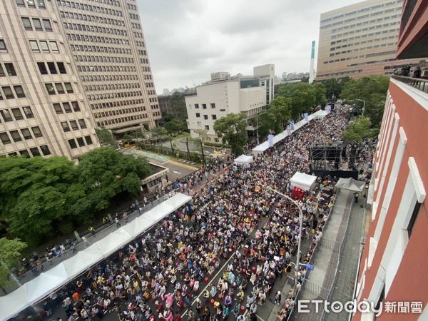 ▲▼立法院外聚集抗議民眾。（圖／記者黃克翔攝）