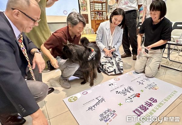 ▲心輔犬「戚風」進入新北市府。（圖／記者戴上容翻攝）