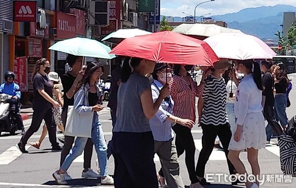 ▲▼天氣 大暑 高溫 炎熱 颱風。（圖／記者屠惠剛攝）