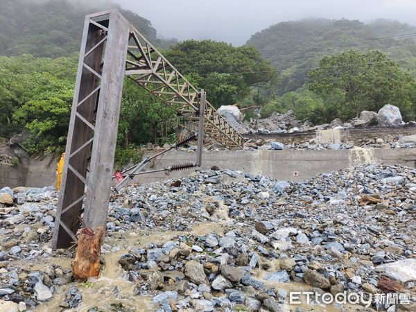 ▲▼凱米颱風重創台鐵，崇德到和仁間多處遭土石淹沒。（圖／讀者提供）