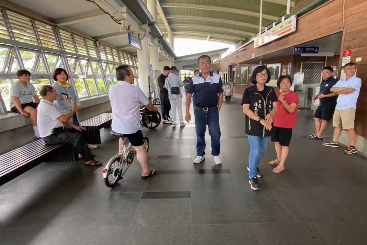 ▲▼議員陪施暴者嗆台鐵女站務員　臉書遭灌爆：支持嘉義修法打人無罪。（圖／翻攝畫面）