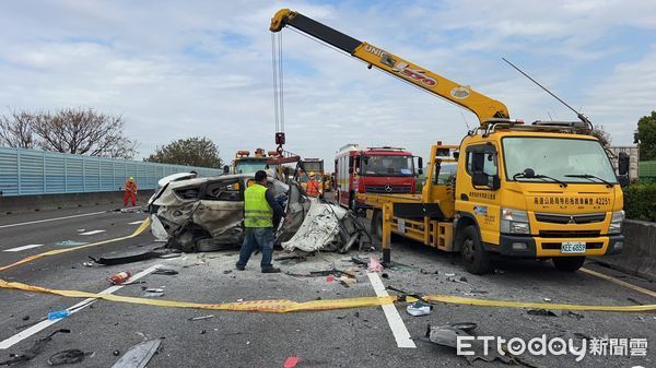 ▲國道彰化路段7車連環撞釀2死。（圖／記者唐詠絮翻攝，資料圖）