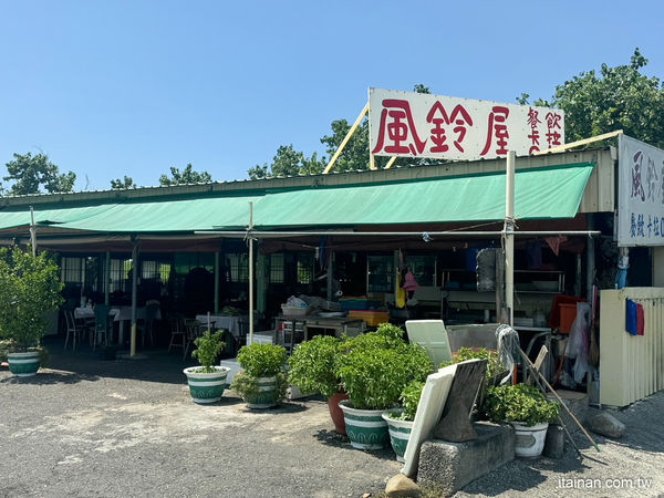 ▲▼隱藏在台南將軍區青鯤鯓的「風鈴屋」，是一家四周都沒有房子，連地址都沒有的海鮮熱炒店。（圖／部落客台南好Food遊授權提供，勿擅自翻攝）