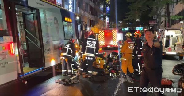 ▲▼台中東海大學會計系女大生晚間過馬路時，遭巨業客運公車撞上，捲入車底不幸死亡。（圖／民眾提供）