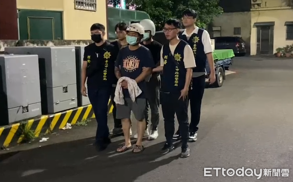 ▲台南市警四分局配合刑警大隊，報請檢察官指揮偵辦，拘提11人到案，起獲球棒等物。（圖／記者林東良翻攝，下同）