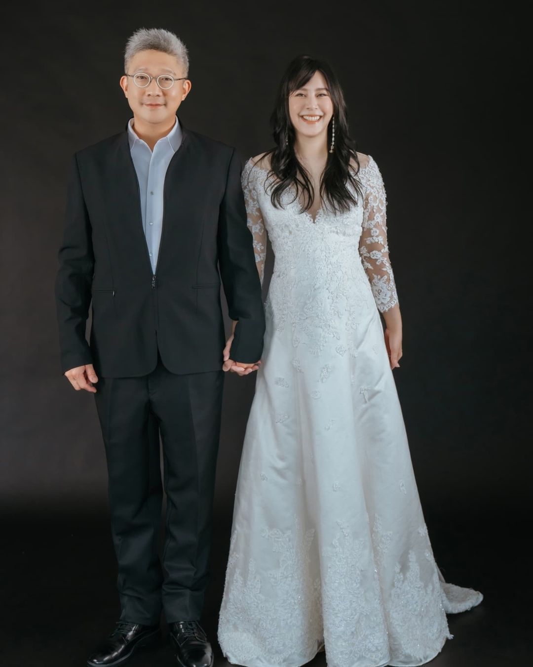 ▲▼黃小柔結婚10年重拍婚紗照。（圖／翻攝自IG）