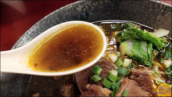 ▲▼逢甲超過千則好評的50年牛肉麵老店。（圖／部落客商妮提供）