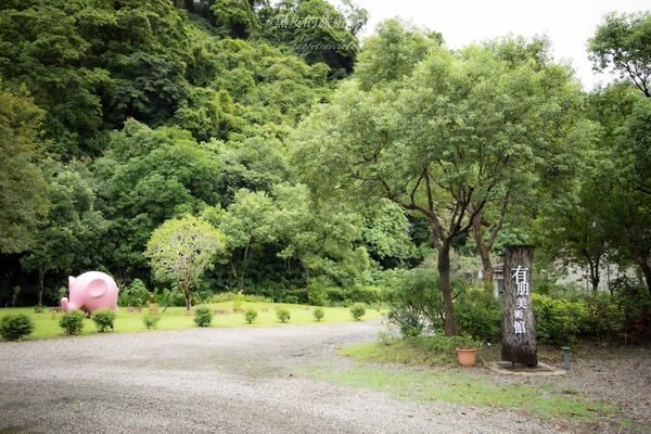 ▲▼宜蘭礁溪民宿有朋會館山巒下的自然民宿，每一棟都宛如藝術品。（黑皮提供）