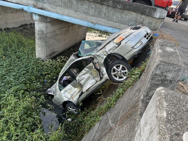 ▲溪湖鎮清潔隊垃圾車與自小客擦撞釀5傷。（圖／民眾提供）