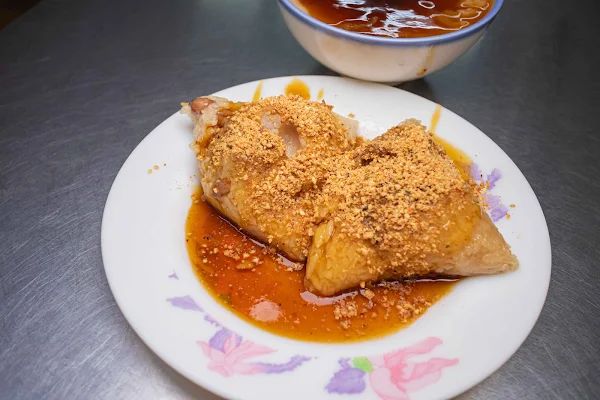 肉粽、碗粿只賣20元！台南40年老店　菜粽包滿滿花生香氣四溢