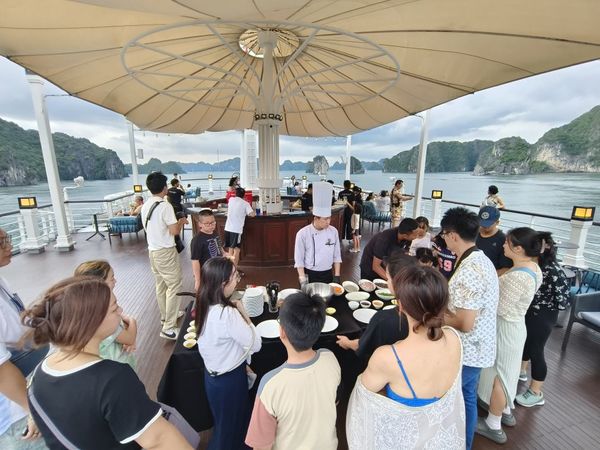 ▲▼越南蘭夏灣郵輪，國賓號五星郵輪兩天一夜米其林美食晚宴、漁村跳島體驗。（圖／大口提供）