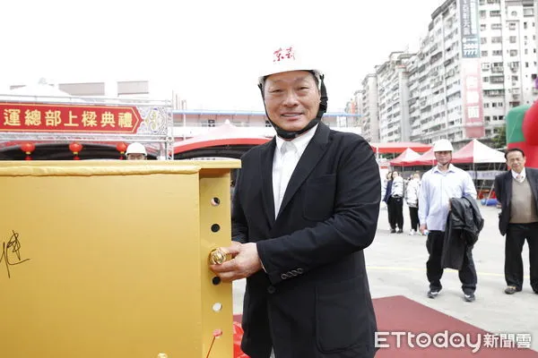 ▲▼東森集團全球營運總部恩典大樓上樑典禮22日舉行，東森集團王令麟晶華酒店董事長潘思亮，以及東森集團合作夥伴熱情參與。（圖／記者湯興漢攝）