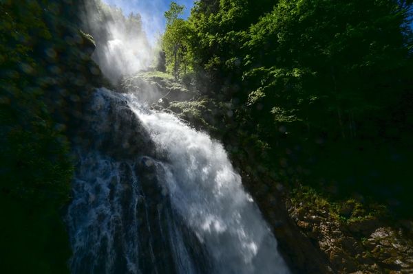 ▲▼吉斯河絕美絲滑瀑布健行，拍照與交通規劃全解析。（圖／Travel with Leo授權提供）