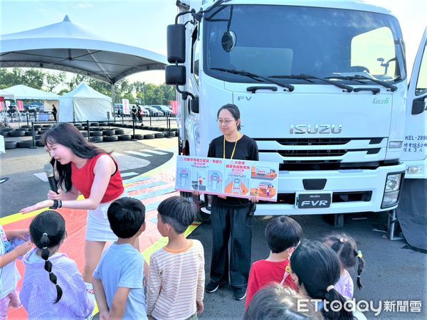 ▲台南市為強化交通安全宣導，舉辦2024 ISUZU運轉職人挑戰賽，24日於大台南會展中心旁廣場盛大舉行。（圖／記者林東良翻攝，下同）